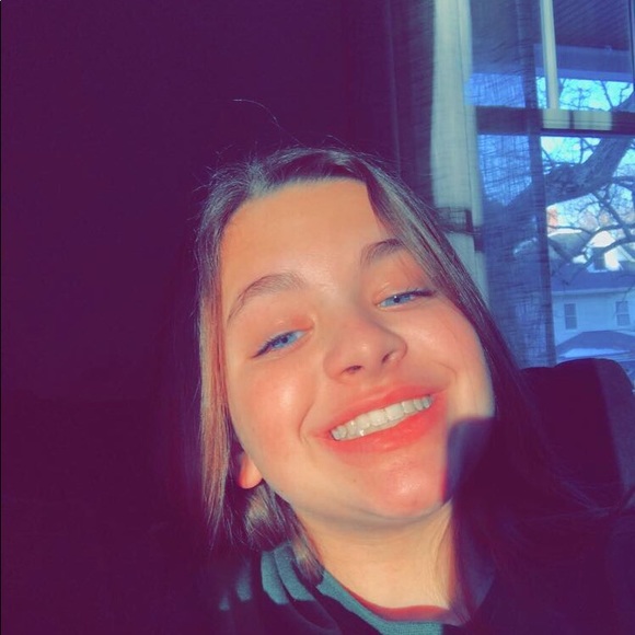 Meet your Posher, Mia - Picture 1 of 1